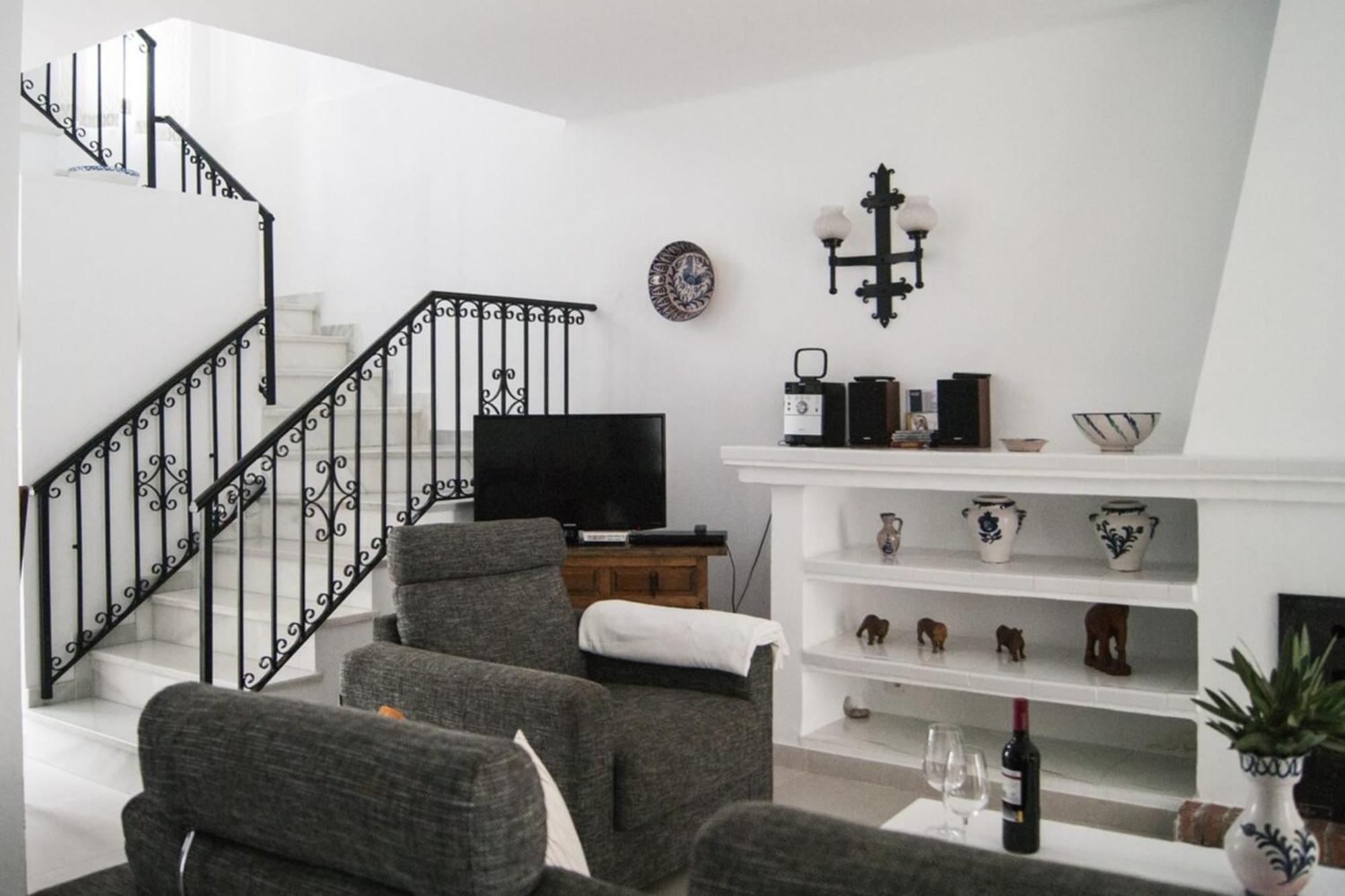 Crisantemos Family House With Garden And Pool Hébergement de vacances Nerja